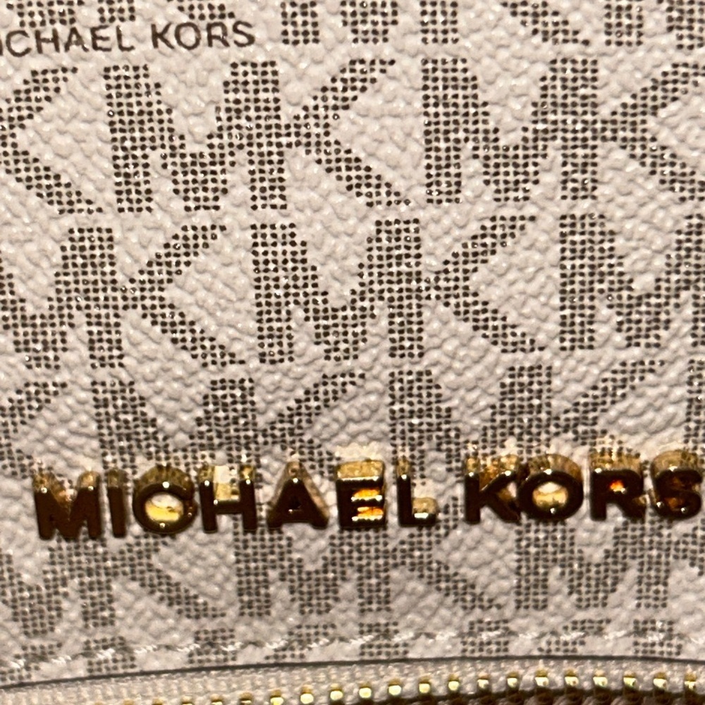 NWOT Michael Kors Rhea logo signature backpack - Picture 12 of 12